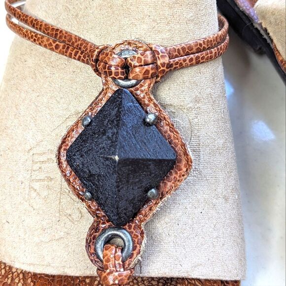 Vintage Kenneth Cole New York Leather Hardware Embellished Flip Flop Sandals 9.5 - Picture 4 of 8